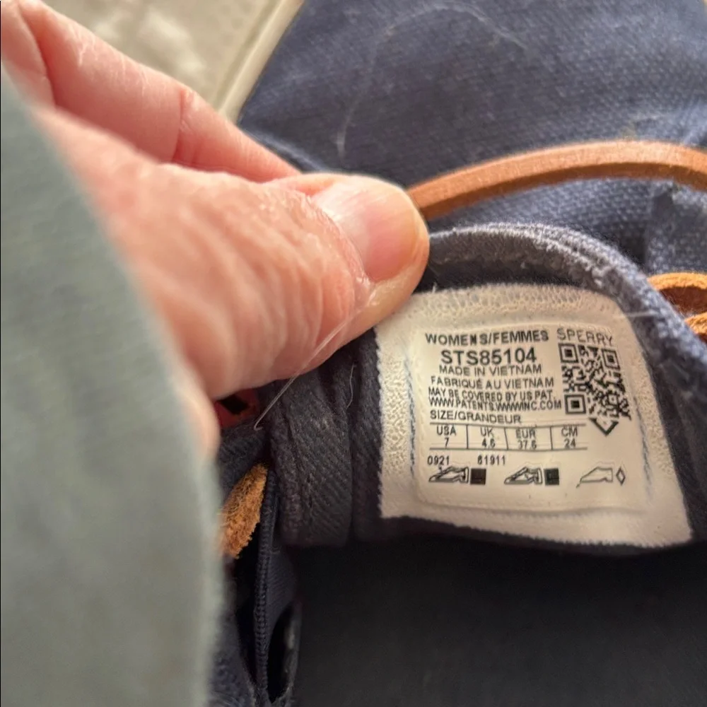 Sperry Navy Blue Sneakers with Brown Laces - Picture 6 of 6